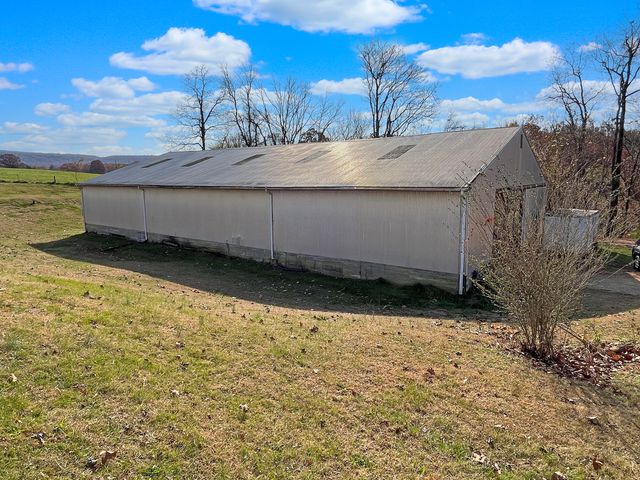 210 Hoha LN, Rocky Mount, VA 24151