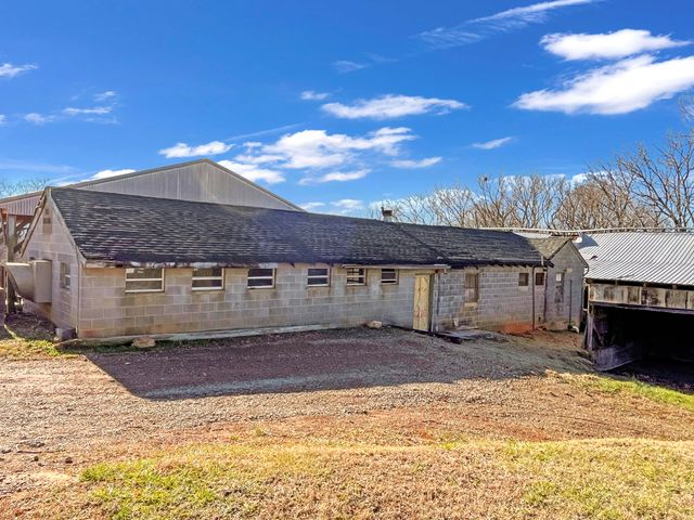 210 Hoha LN, Rocky Mount, VA 24151