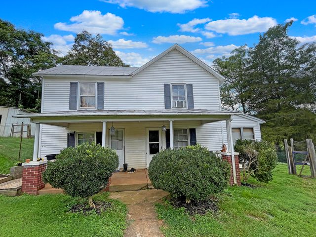 210 Hoha LN, Rocky Mount, VA 24151