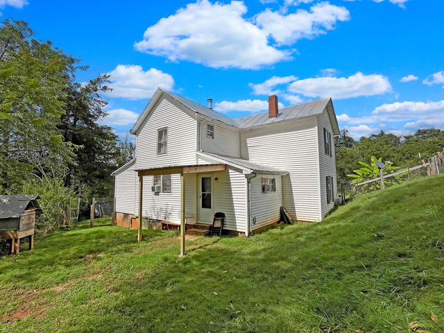 210 Hoha LN, Rocky Mount, VA 24151