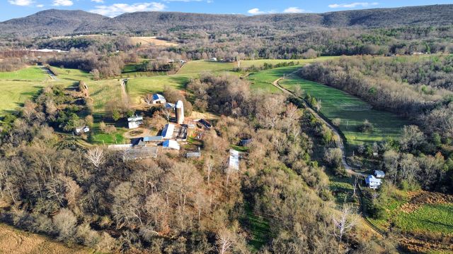 210 Hoha LN, Rocky Mount, VA 24151