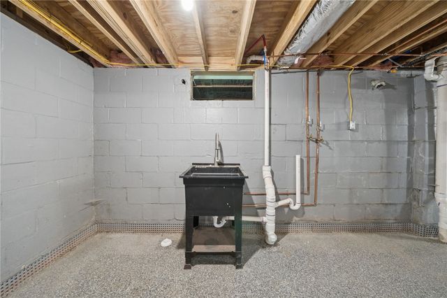 430 Bechman St, Springdale Boro, PA 15144