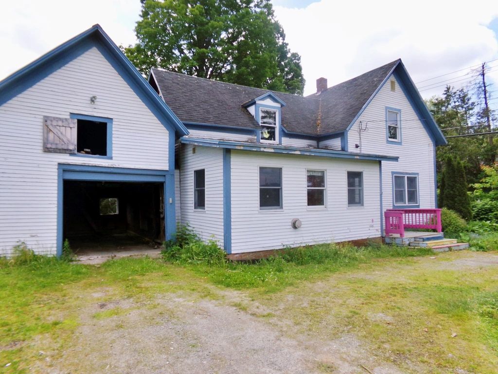 67 Eastern Avenue, Newport Town, VT 05857