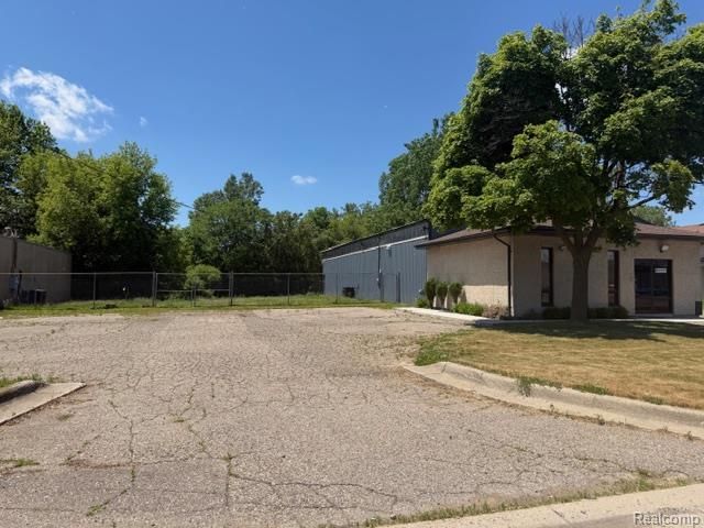 3328 Associates Drive, Burton, MI 48529