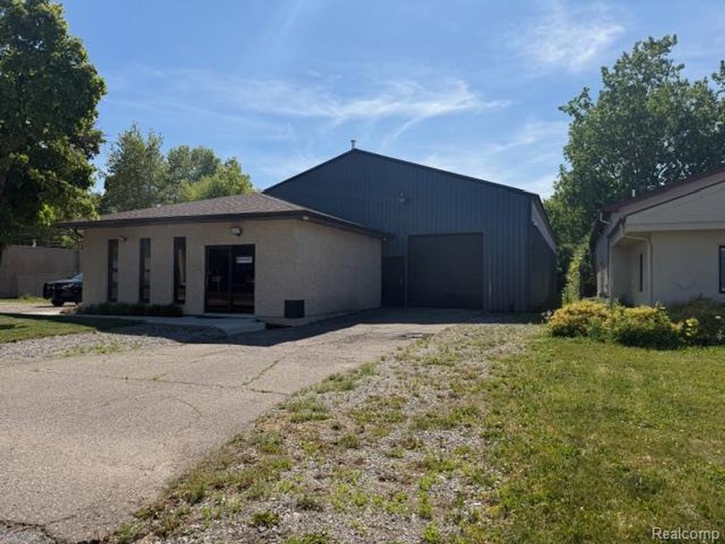 3328 Associates Drive, Burton, MI 48529
