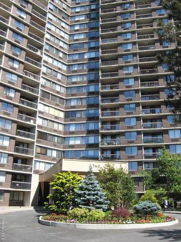 2 Bay Club Drive 17Z1, Bayside, NY 11360