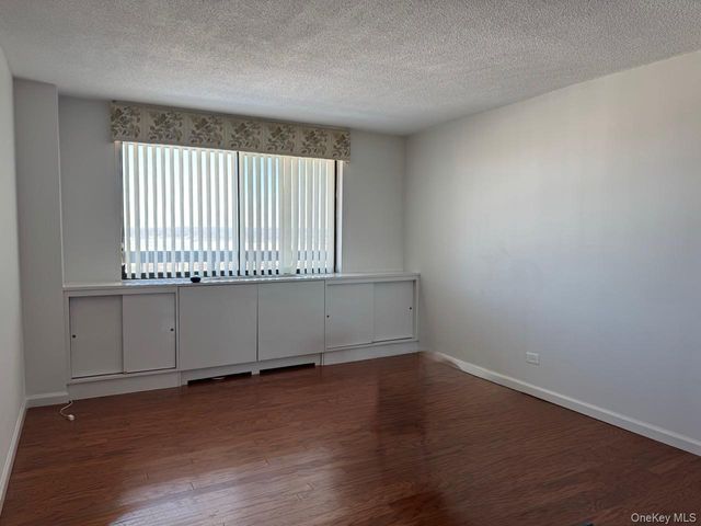 2 Bay Club Drive 17Z1, Bayside, NY 11360