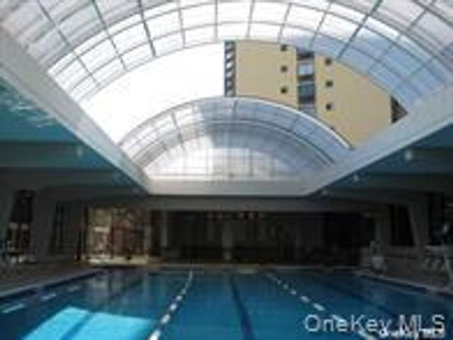 2 Bay Club Drive 17Z1, Bayside, NY 11360