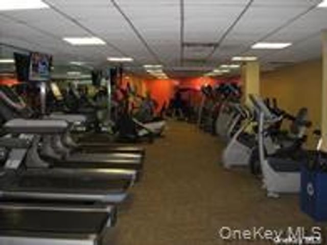 2 Bay Club Drive 17Z1, Bayside, NY 11360