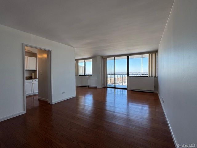 2 Bay Club Drive 17Z1, Bayside, NY 11360