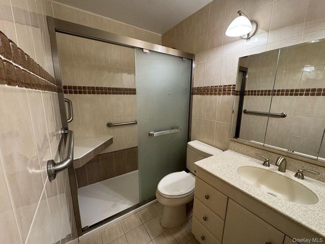 2 Bay Club Drive 17Z1, Bayside, NY 11360