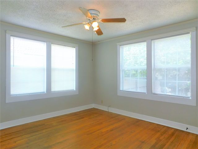 1609 N Locust Street, Denton, TX 76201