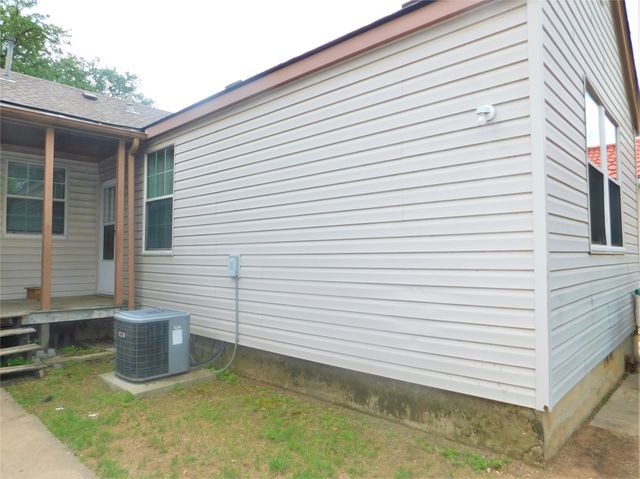 1609 N Locust Street, Denton, TX 76201