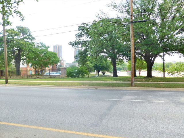 1609 N Locust Street, Denton, TX 76201
