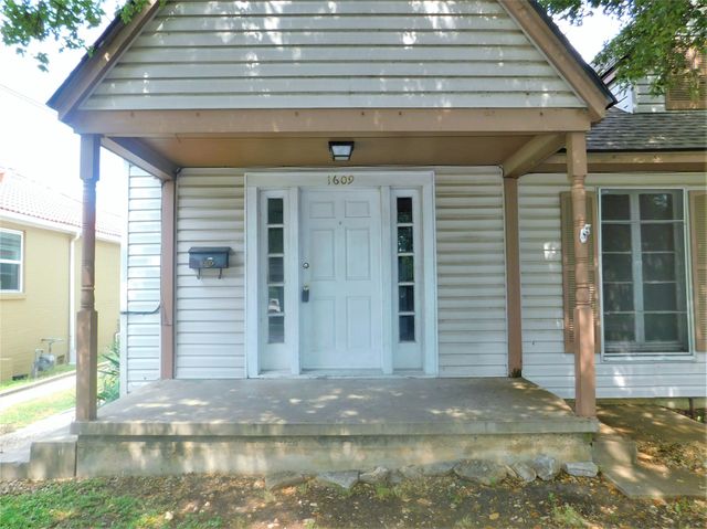 1609 N Locust Street, Denton, TX 76201