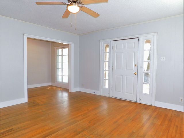 1609 N Locust Street, Denton, TX 76201