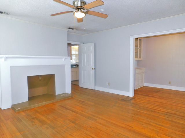 1609 N Locust Street, Denton, TX 76201