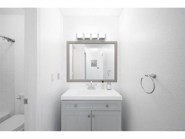 539 Wright St 305, Lakewood, CO 80228