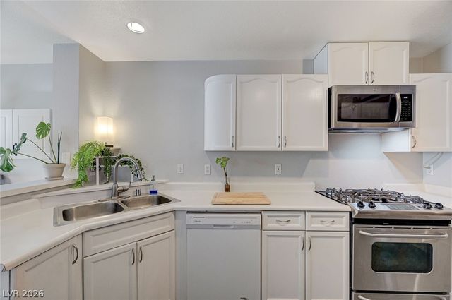 8054 West Rochelle Avenue, Las Vegas, NV 89147