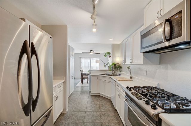 8054 West Rochelle Avenue, Las Vegas, NV 89147