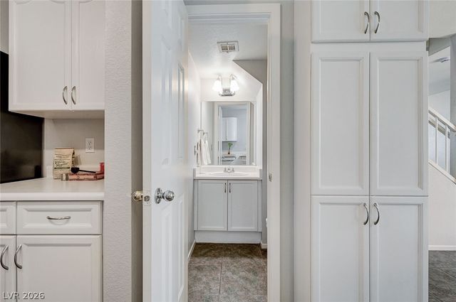 8054 West Rochelle Avenue, Las Vegas, NV 89147