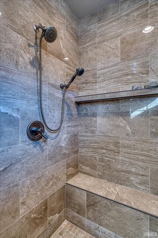 7138 Ironwood Circle A, Newburgh, IN 47630