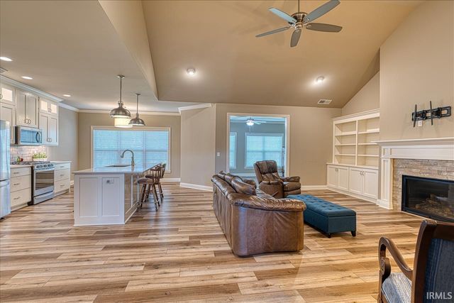 7138 Ironwood Circle A, Newburgh, IN 47630