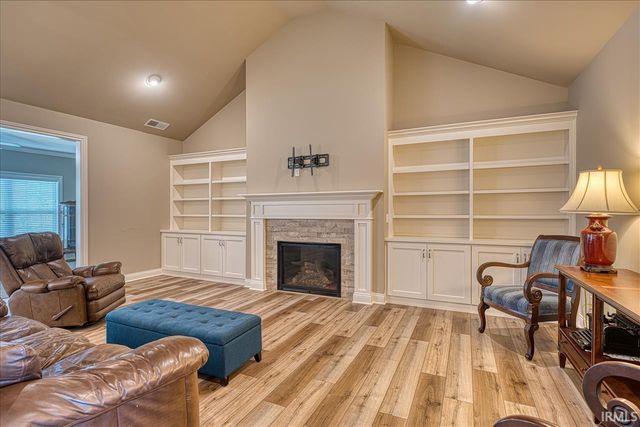 7138 Ironwood Circle A, Newburgh, IN 47630