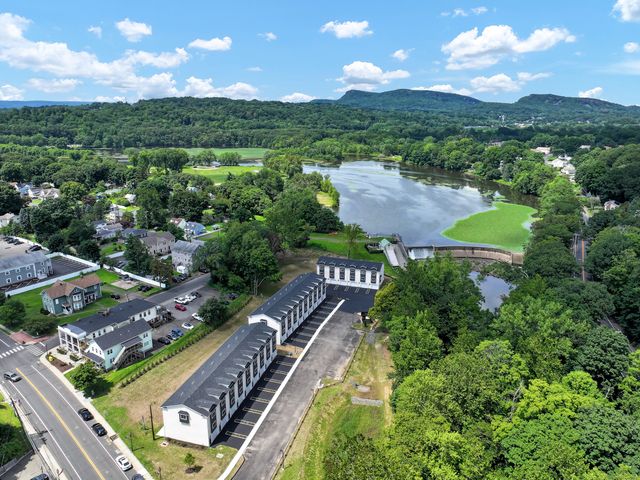 33 Main Street 16, Meriden, CT 06451