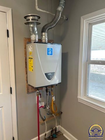 8039 SE Berryton RD, Berryton, KS 66409