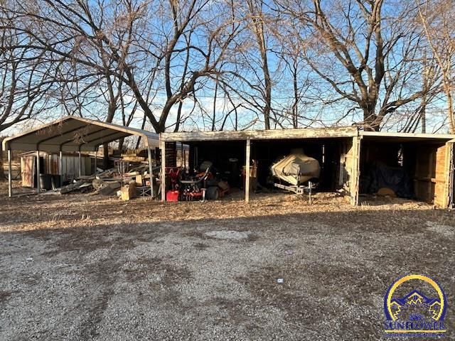 8039 SE Berryton RD, Berryton, KS 66409