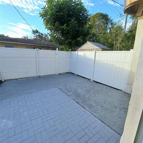 3920 Woodside Dr 8, Coral Springs, FL 33065