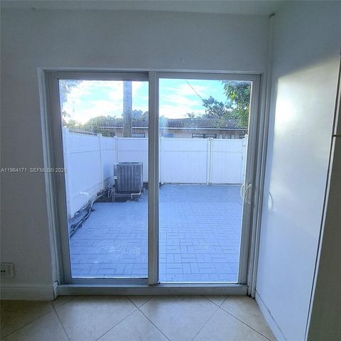 3920 Woodside Dr 8, Coral Springs, FL 33065