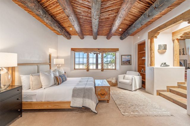 7 Altazano Drive, Santa Fe, NM 87505