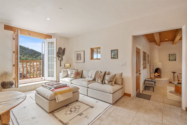 7 Altazano Drive, Santa Fe, NM 87505