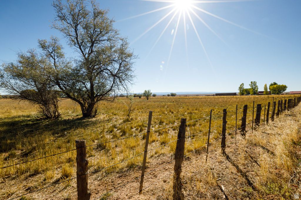 Image 6 of property listing at 505 ALTUS LN, Fredonia, AZ 86022