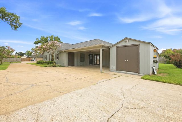 502 Summerfield Dr, Houma, LA 70360