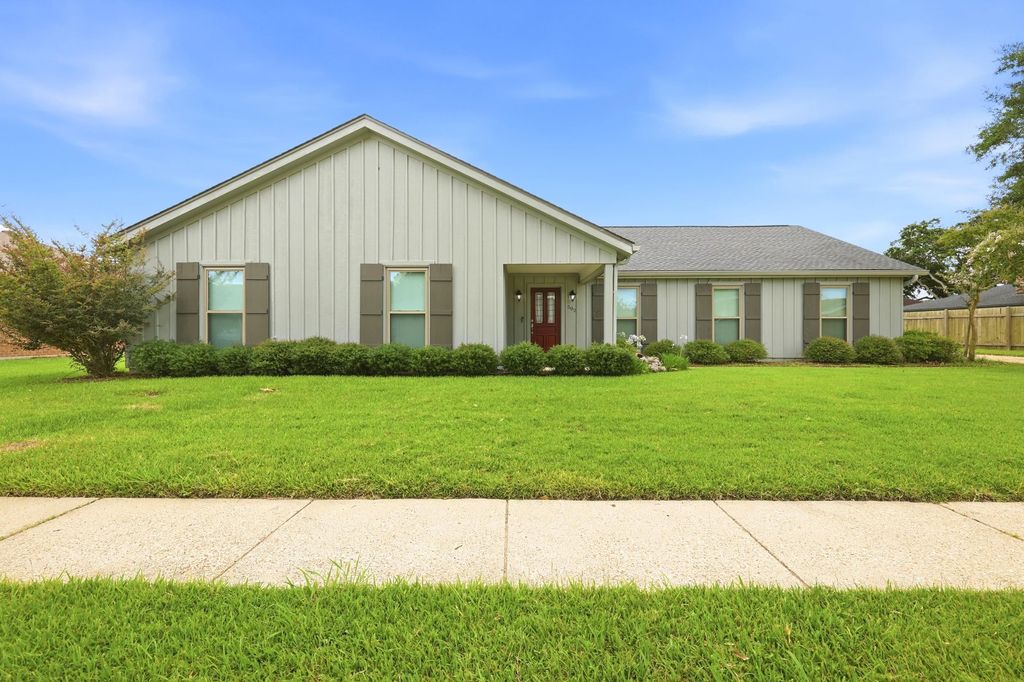 502 Summerfield Dr, Houma, LA 70360