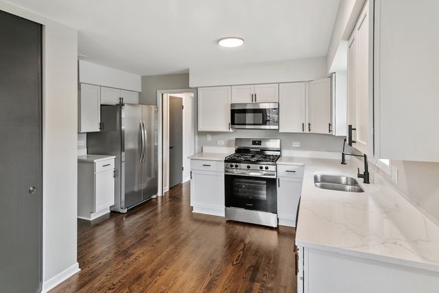 10036 Kedvale Avenue, Oak Lawn, IL 60453