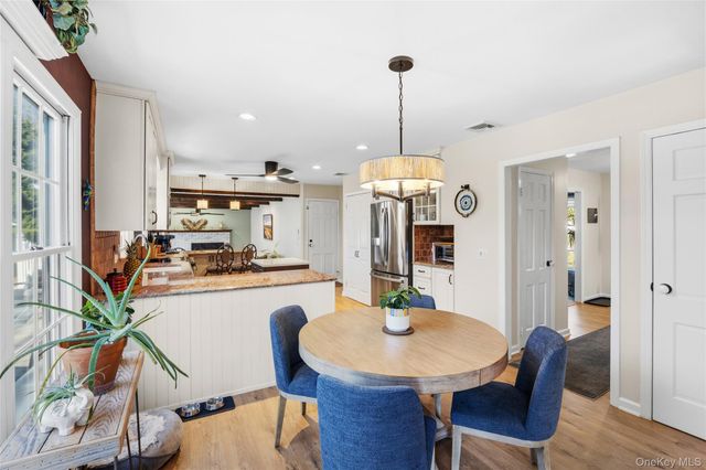 31 Meroke Trail, Port Jefferson, NY 11777