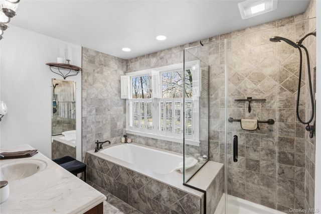 31 Meroke Trail, Port Jefferson, NY 11777