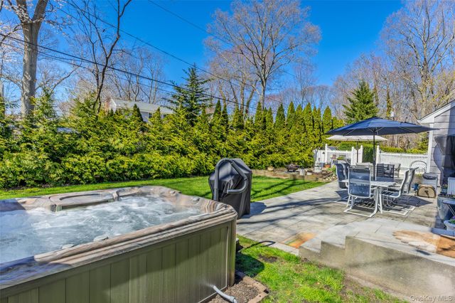 31 Meroke Trail, Port Jefferson, NY 11777