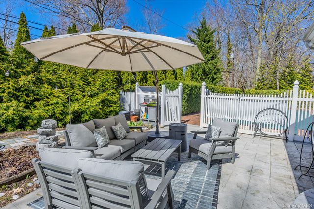 31 Meroke Trail, Port Jefferson, NY 11777