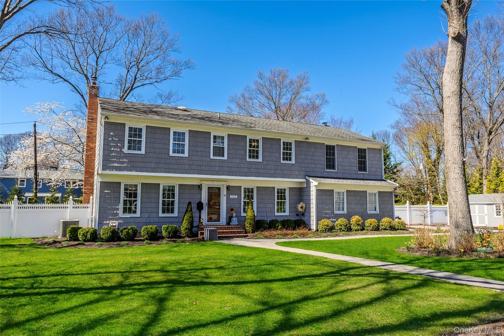 31 Meroke Trail, Port Jefferson, NY 11777