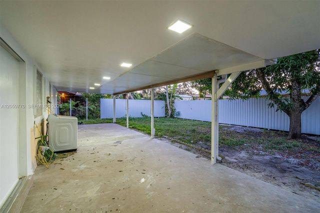730 NW 77th Way, Pembroke Pines, FL 33024