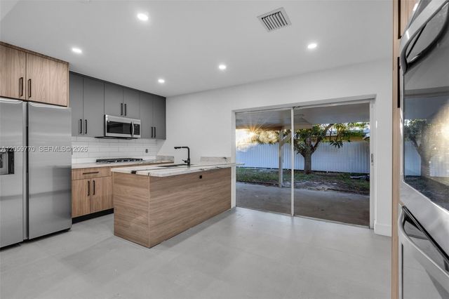 730 NW 77th Way, Pembroke Pines, FL 33024