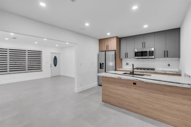 730 NW 77th Way, Pembroke Pines, FL 33024