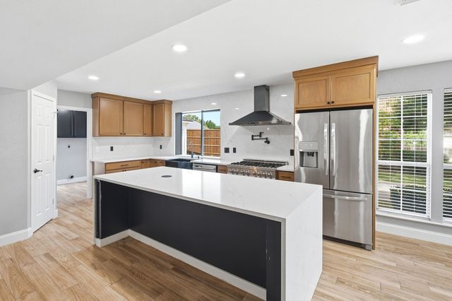 725 Tartan Trail, Highland Village, TX 75077