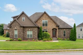 1053 Willow Cir, Clarksville, TN 37043