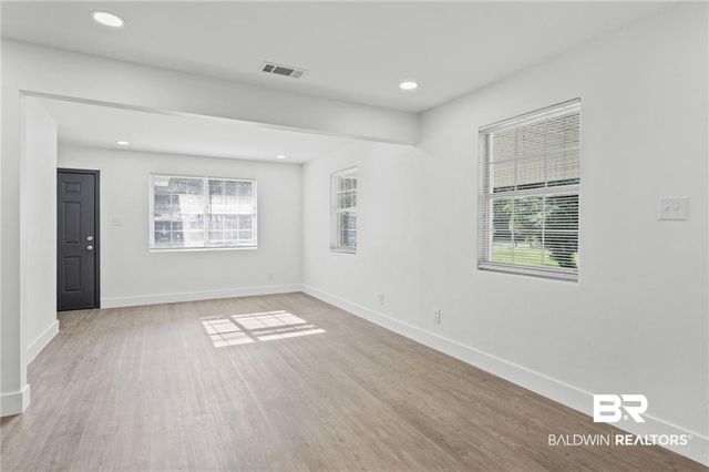 1605 Woodley Rd, Mobile, AL 36618
